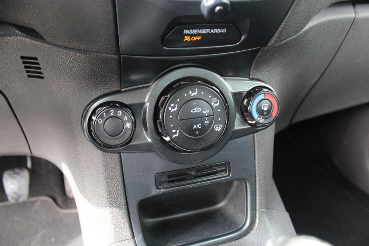 Ford Fiesta 1.4 5 porte Bz.- GPL Titanium (13)