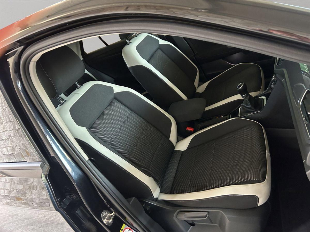 Volkswagen T-Roc 1.6 TDI SCR Advanced BlueMotion Technology (19)