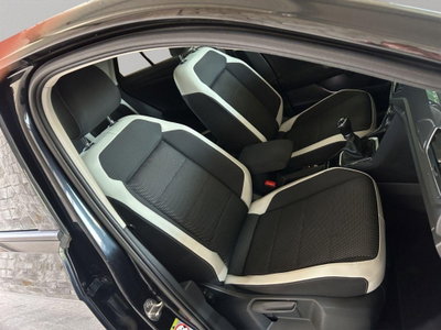 Volkswagen T-Roc 1.6 TDI SCR Advanced BlueMotion Technology (19)