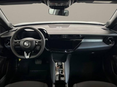 Alfa Romeo Junior elettrica Intensa 156cv (14)