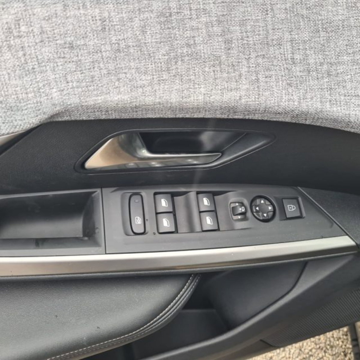 Peugeot 3008 1.2 hybrid 48V Allure Pack 136cv e-dcs6 (10)