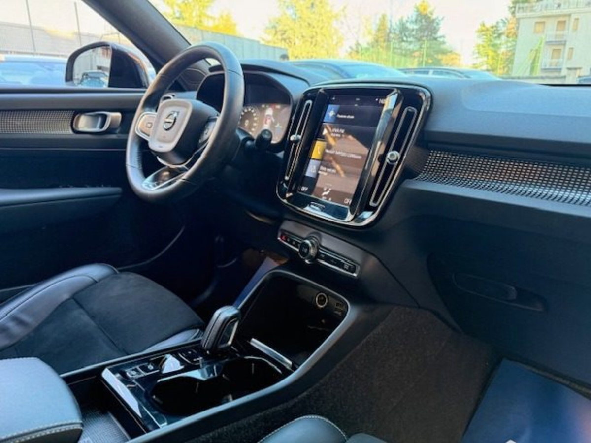 Volvo XC40 T5 Recharge Plug-in Hybrid R-design (8)