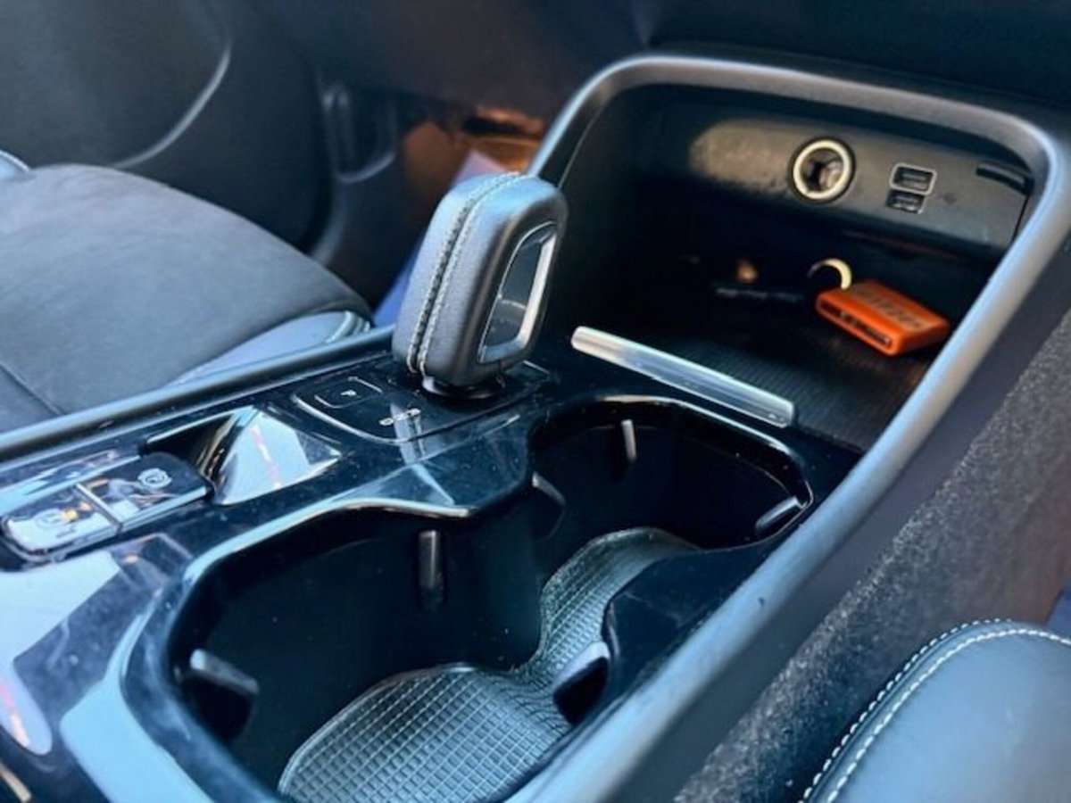 Volvo XC40 T5 Recharge Plug-in Hybrid R-design (9)