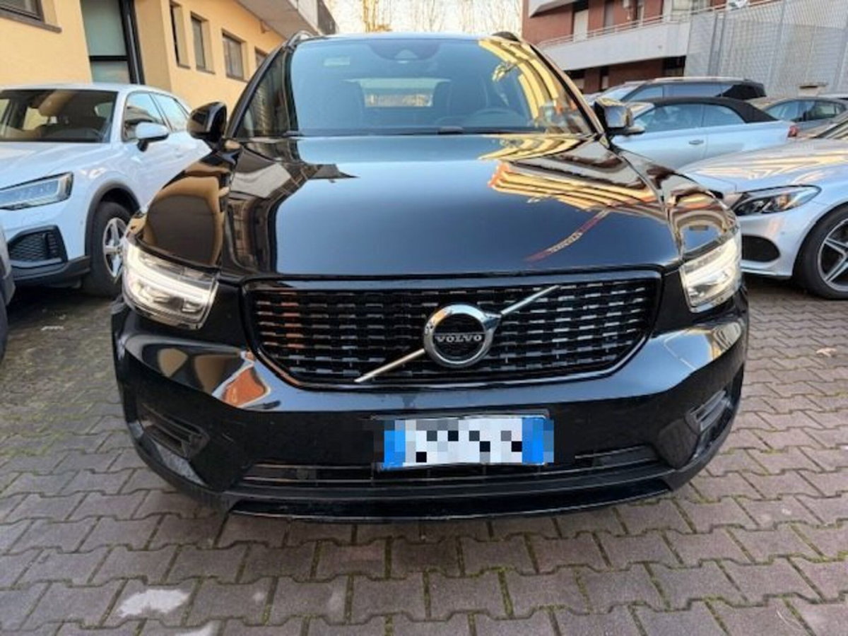 Volvo XC40 T5 Recharge Plug-in Hybrid R-design (2)