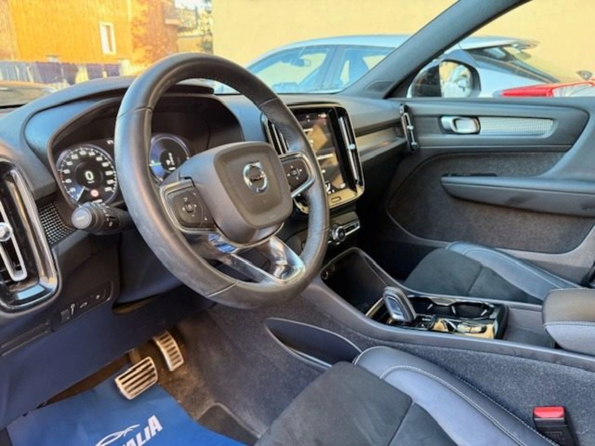 Volvo XC40 T5 Recharge Plug-in Hybrid R-design (3)