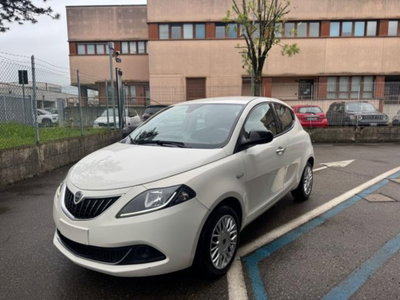 Lancia Ypsilon 1.0 FireFly 5 porte S&S Hybrid Ecochic Silver usata