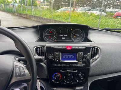 Lancia Ypsilon 1.0 FireFly 5 porte S&S Hybrid Ecochic Silver (11)