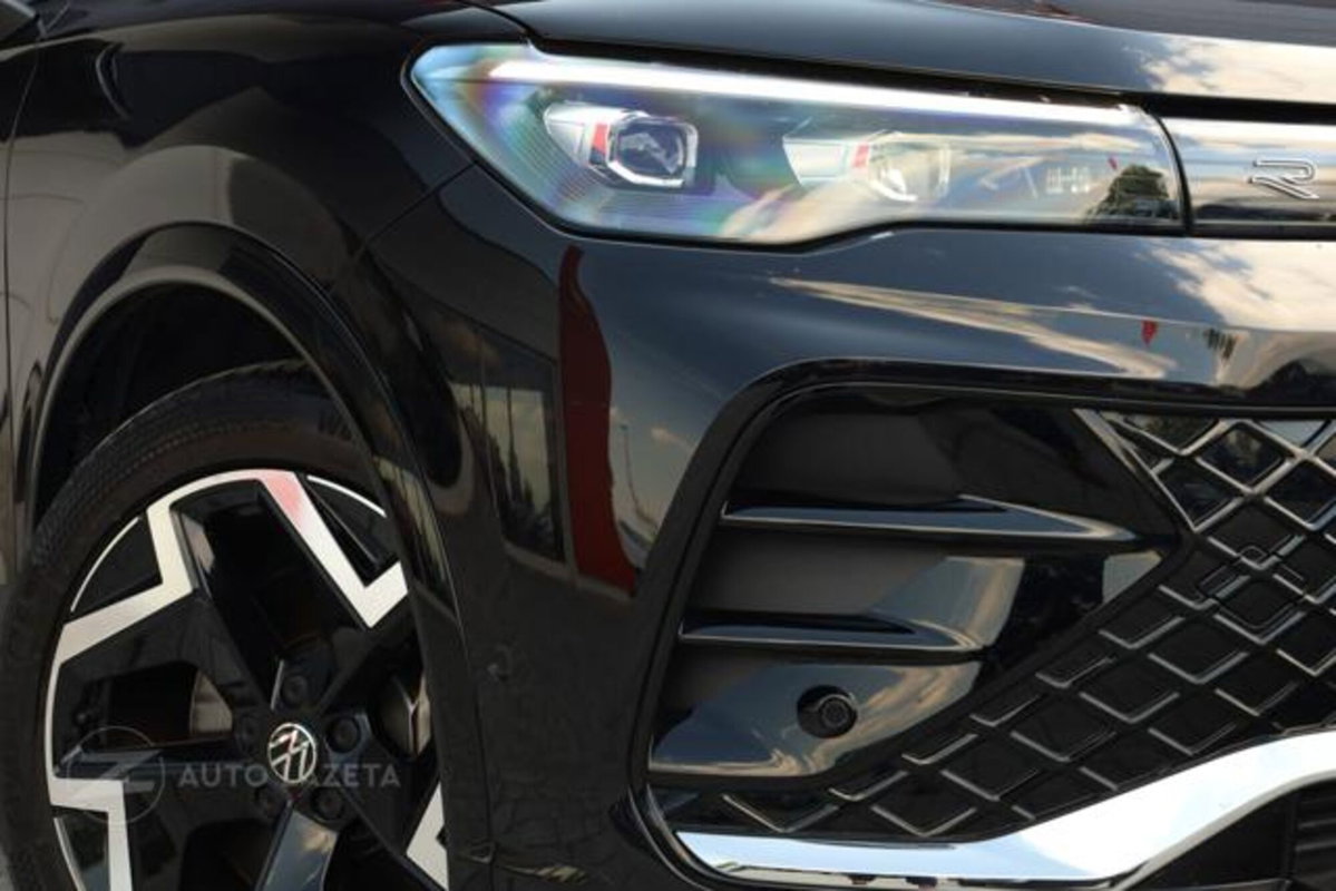 Volkswagen Tiguan 2.0 tdi R-Line 150cv dsg (13)