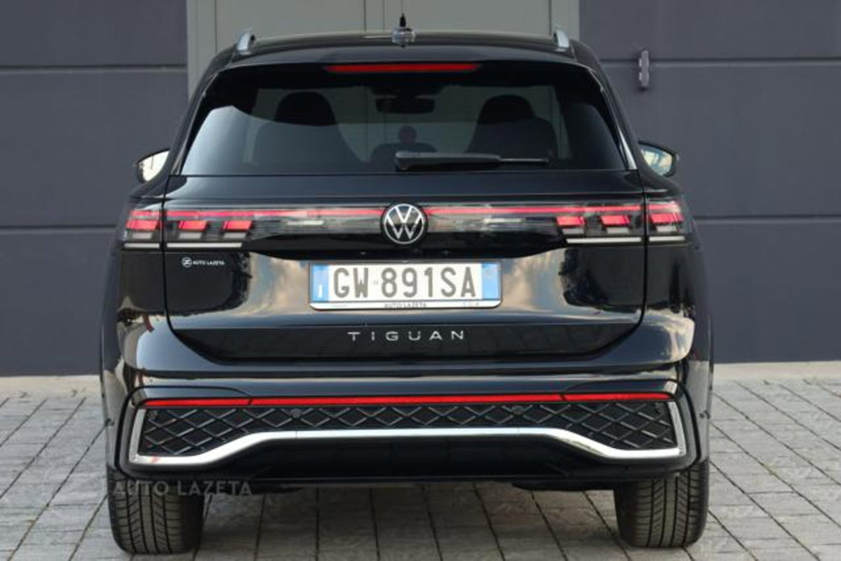 Volkswagen Tiguan 2.0 tdi R-Line 150cv dsg (16)