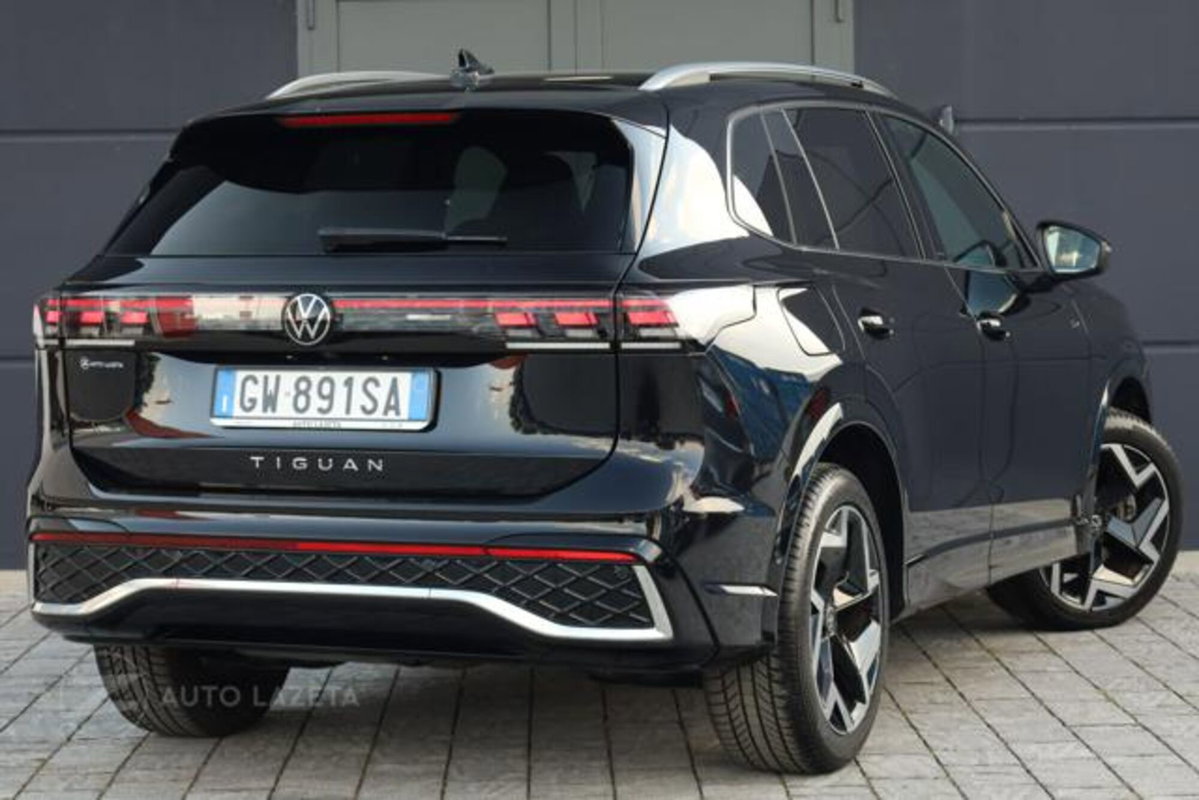 Volkswagen Tiguan 2.0 tdi R-Line 150cv dsg (3)