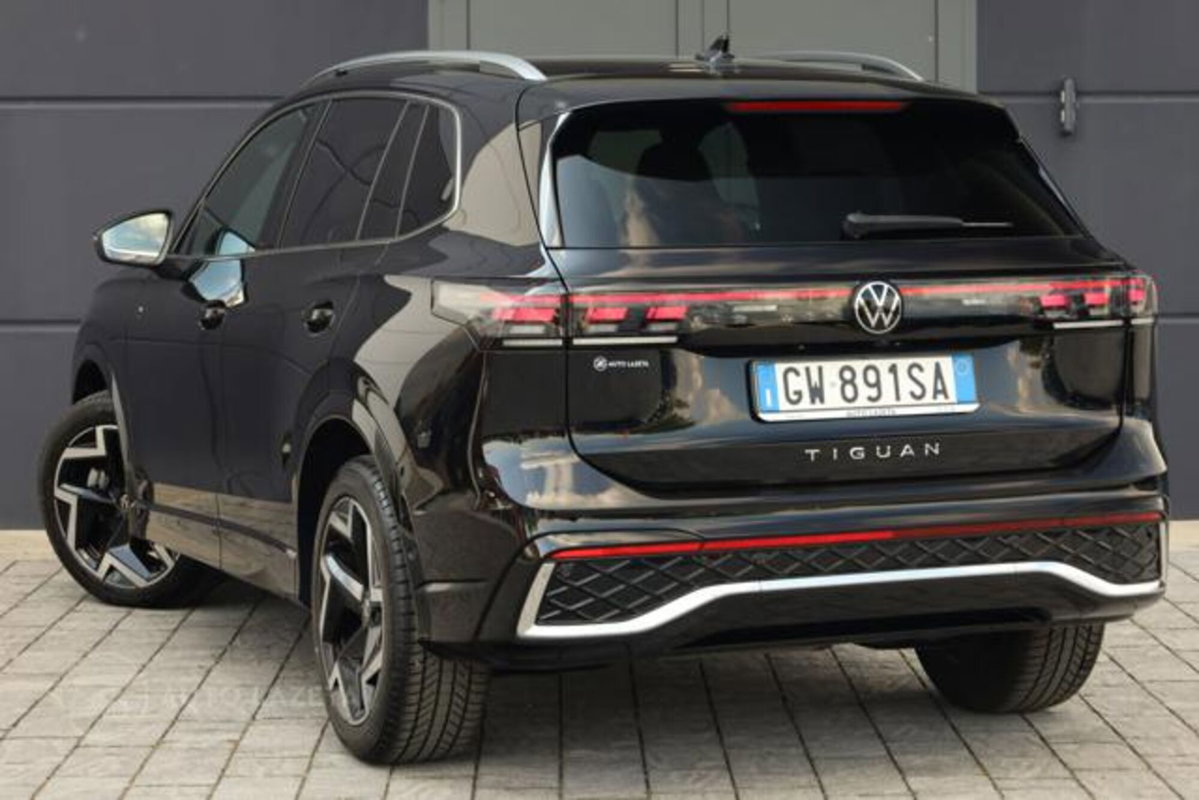 Volkswagen Tiguan 2.0 tdi R-Line 150cv dsg (4)