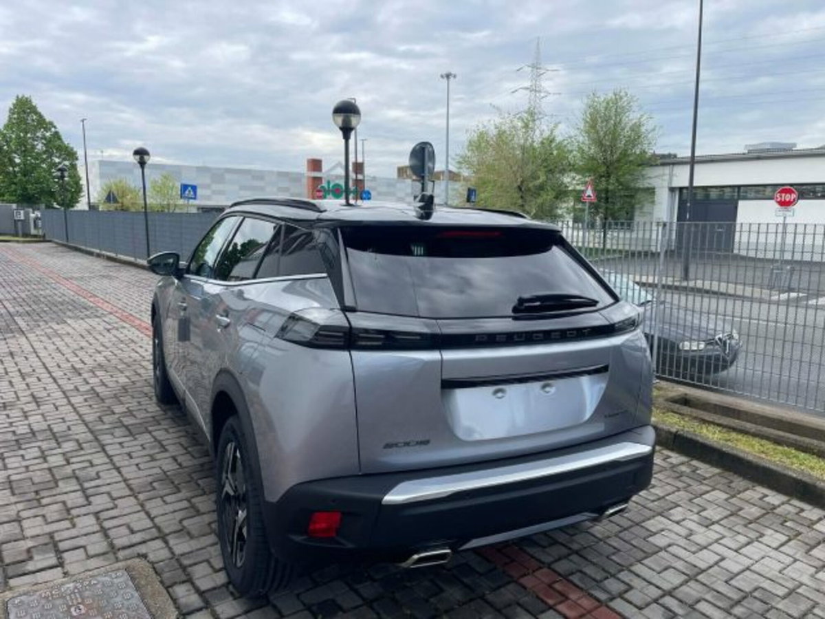 Peugeot 2008 1.2 hybrid GT Exclusive 145cv e-dcs6 (4)
