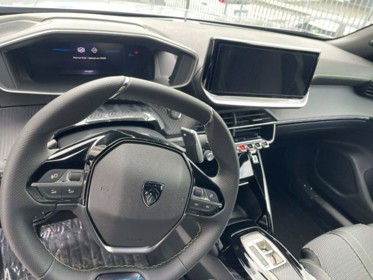 Peugeot 2008 1.2 hybrid GT Exclusive 145cv e-dcs6 (7)