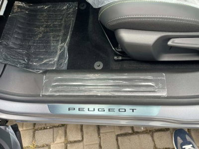 Peugeot 2008 1.2 hybrid GT Exclusive 145cv e-dcs6 (8)