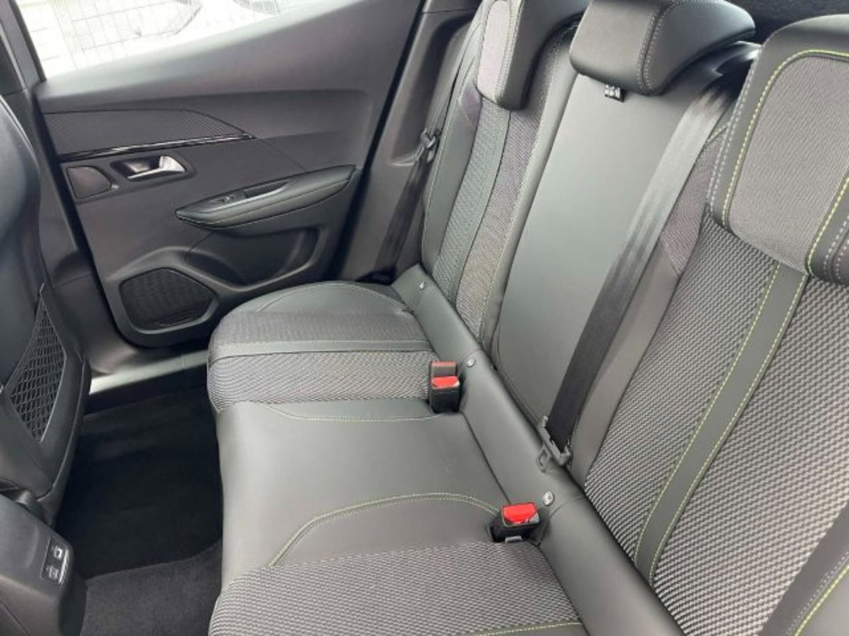 Peugeot 2008 1.2 hybrid GT Exclusive 145cv e-dcs6 (9)