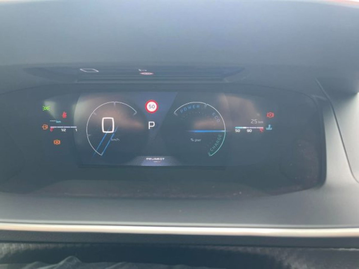 Peugeot 2008 1.2 hybrid GT Exclusive 145cv e-dcs6 (10)