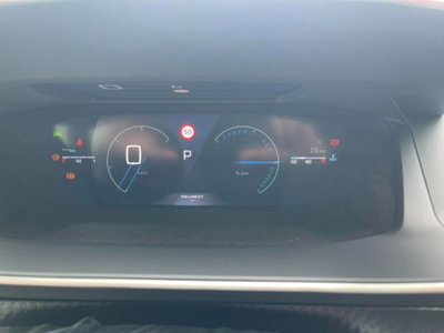 Peugeot 2008 1.2 hybrid GT Exclusive 145cv e-dcs6 (10)