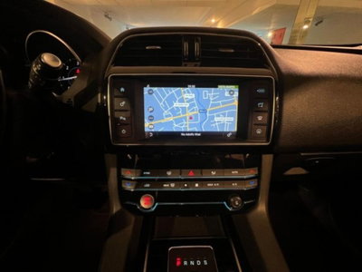 Jaguar F-Pace 2.0 D 180 CV AWD Prestige (11)