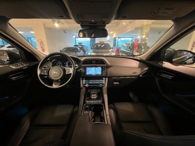 Jaguar F-Pace 2.0 D 180 CV AWD Prestige (9)