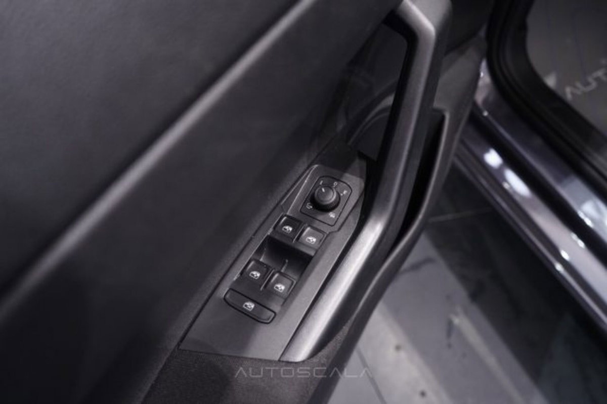 Volkswagen Polo 1.0 tsi Edition 95cv (10)