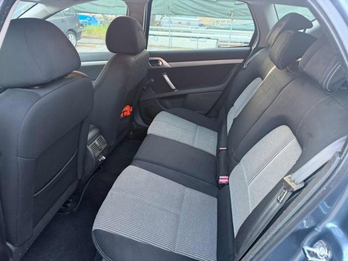 Peugeot 407 SW 1.6 HDi Premium (7)