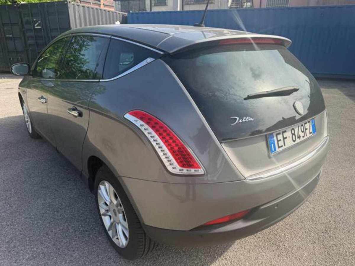 Lancia Delta 2.0 MJT DPF Executive (13)
