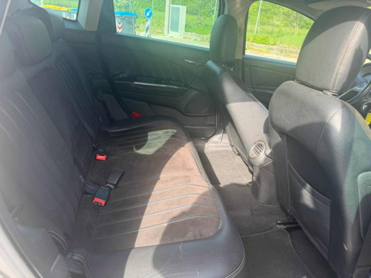 Lancia Delta 2.0 MJT DPF Executive (16)
