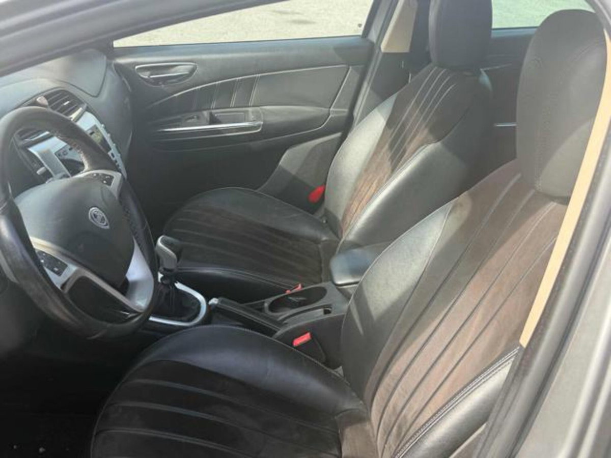 Lancia Delta 2.0 MJT DPF Executive (9)