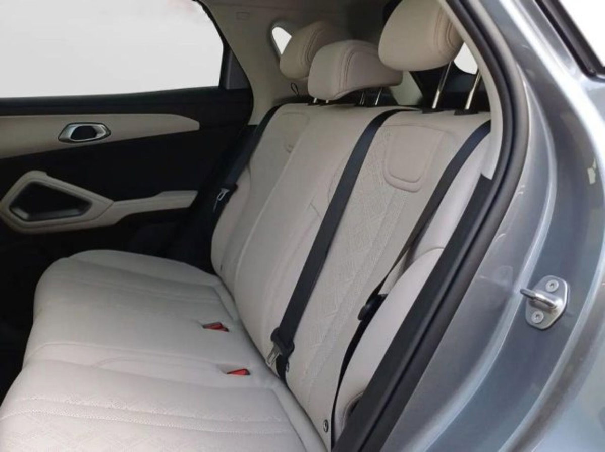 Byd Atto 2 DM-i 1.5 phev Boost 212cv (10)