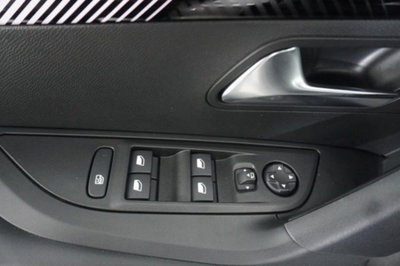 Peugeot 2008 1.2 puretech Allure s&s 100cv (19)