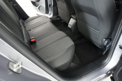 Peugeot 2008 1.2 hybrid Allure 145cv e-dcs6 (11)