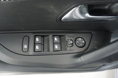 Peugeot 2008 1.2 hybrid Allure 145cv e-dcs6 (20)