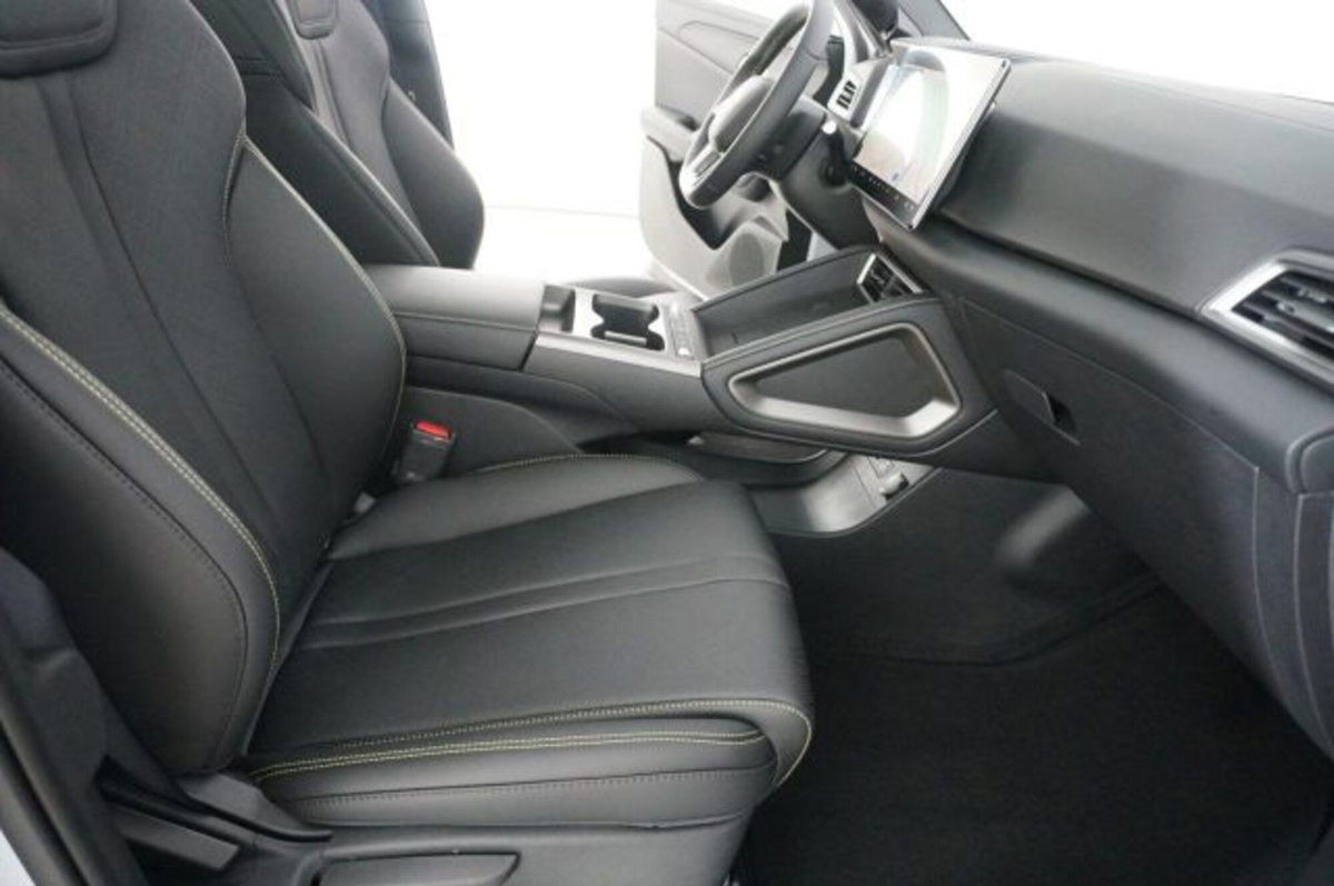 Byd Atto 2 DM-i 1.5 phev Boost 212cv (9)