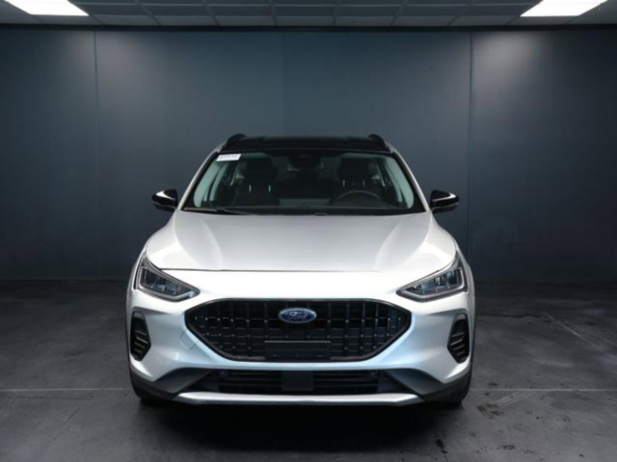 Ford Focus Station Wagon 1.0 EcoBoost Hybrid 125 CV SW Active (2)