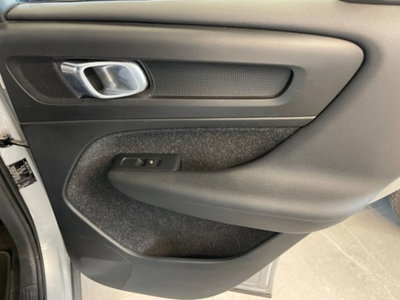 Volvo XC40 D4 AWD Geartronic R-design (8)