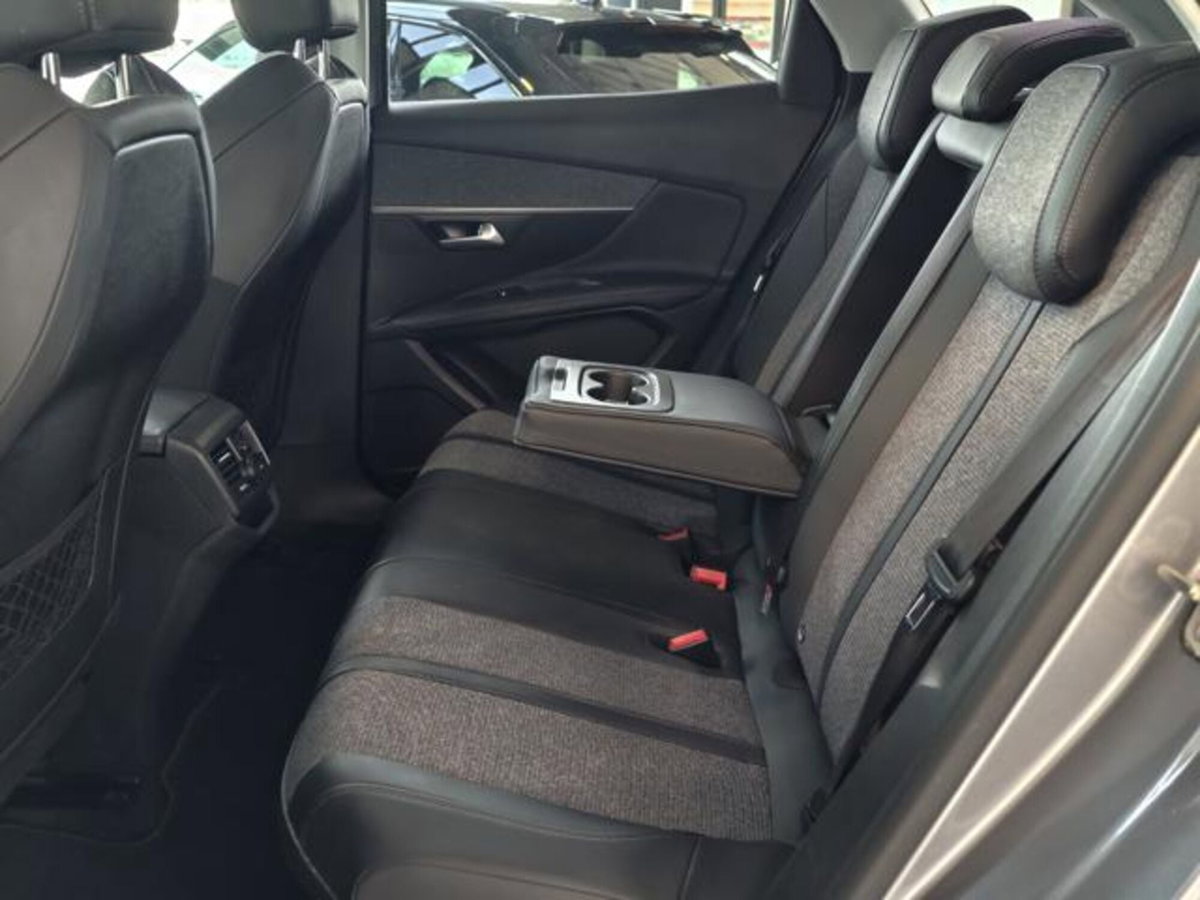Peugeot 3008 BlueHDi 130 S&S EAT8 GT Line (15)