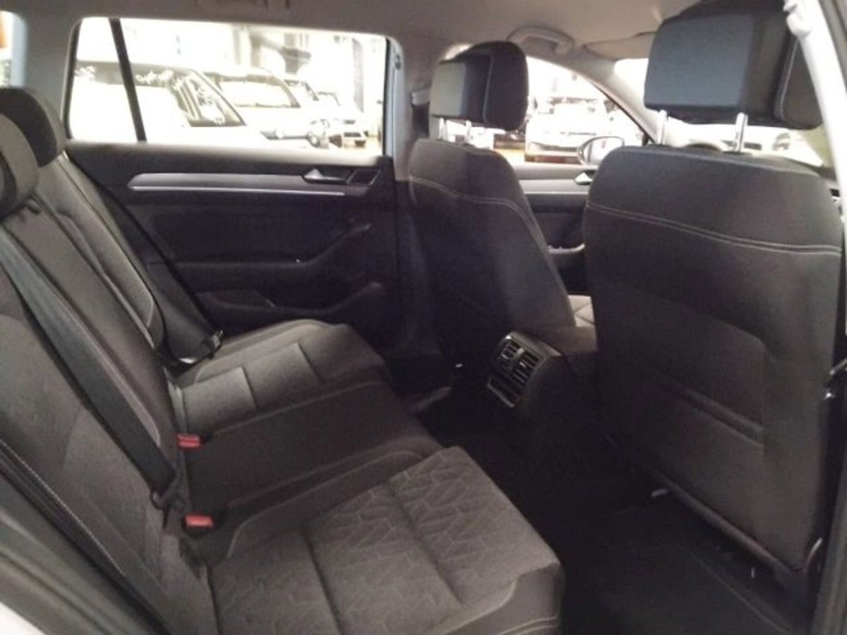 Volkswagen Passat Variant 2.0 TDI SCR EVO DSG Business (10)