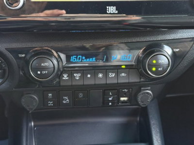 Toyota Hilux 2.8 D A/T 4WD porte Double Cab Invincible (14)