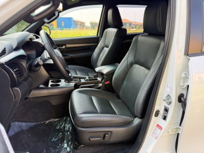 Toyota Hilux 2.8 D A/T 4WD porte Double Cab Invincible (6)