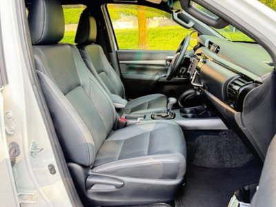 Toyota Hilux 2.8 D A/T 4WD porte Double Cab Invincible (7)