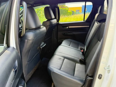 Toyota Hilux 2.8 D A/T 4WD porte Double Cab Invincible (8)