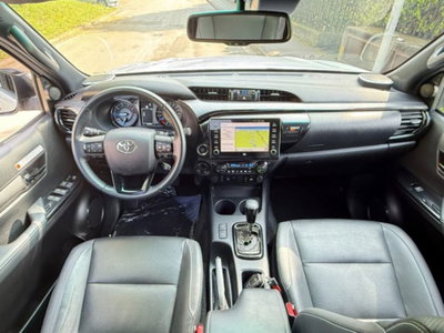 Toyota Hilux 2.8 D A/T 4WD porte Double Cab Invincible (9)