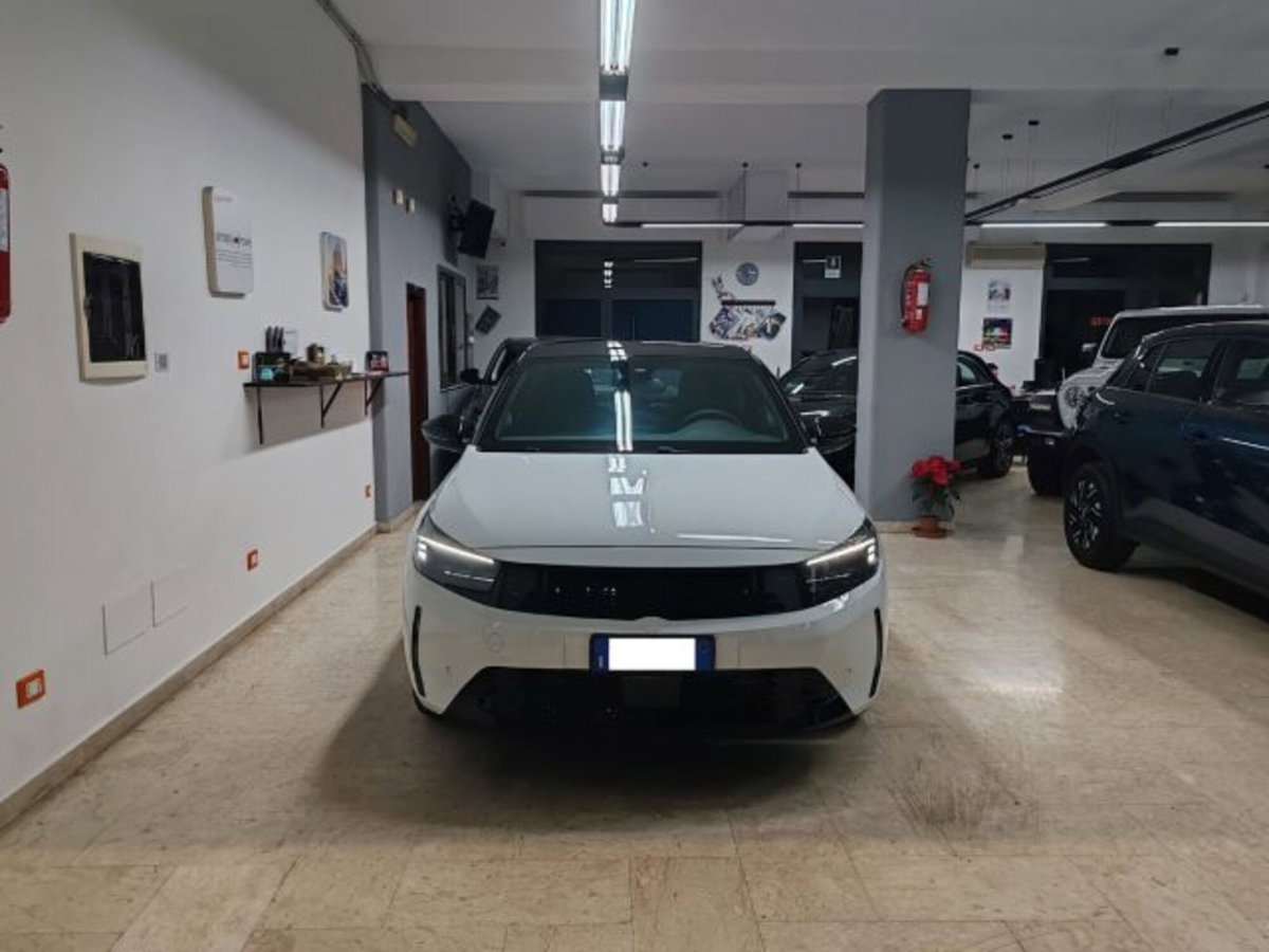 Opel Corsa 1.2 GS s&s 75cv (2)