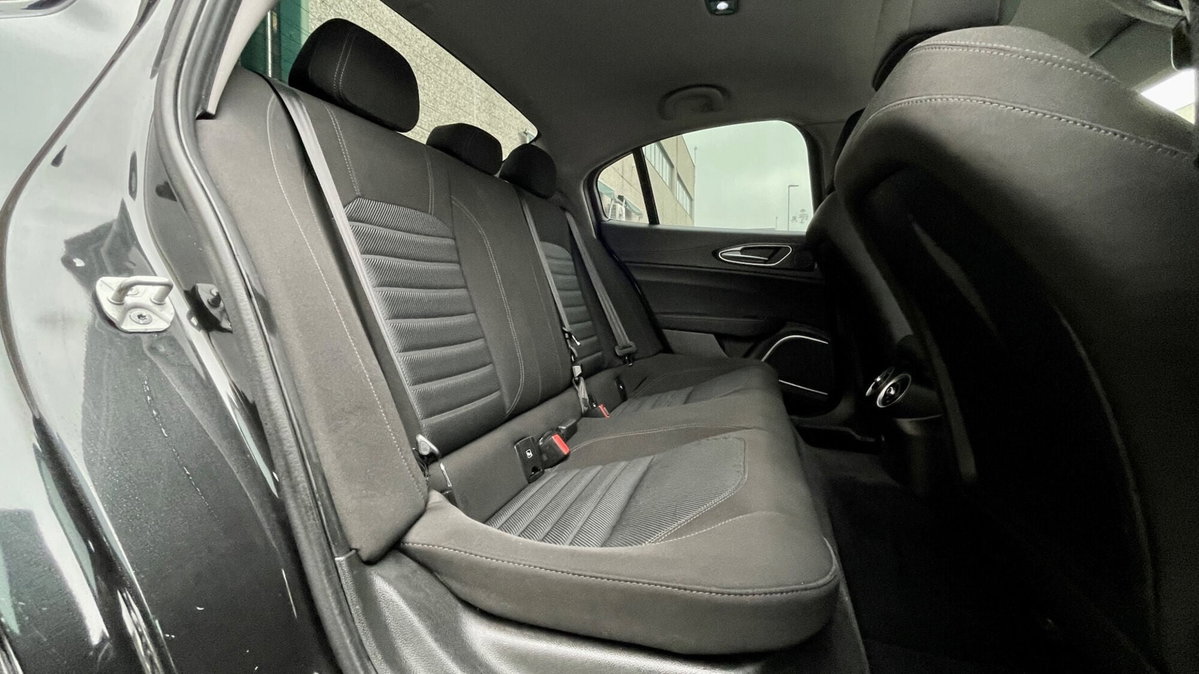 Alfa Romeo Giulia 2.2 Turbodiesel 160 CV AT8 Executive (11)