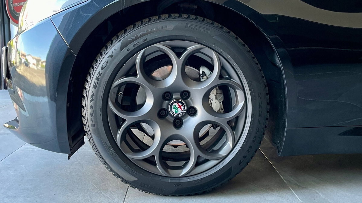 Alfa Romeo Giulia 2.2 Turbodiesel 160 CV AT8 Executive (5)