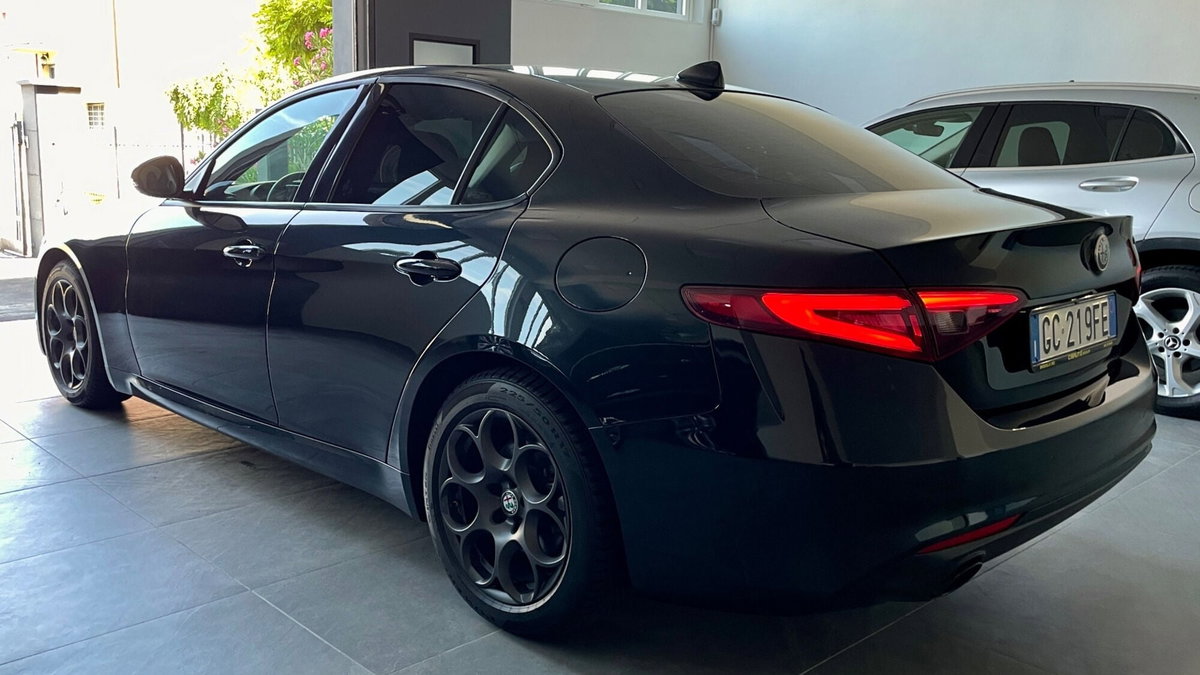 Alfa Romeo Giulia 2.2 Turbodiesel 160 CV AT8 Executive (6)