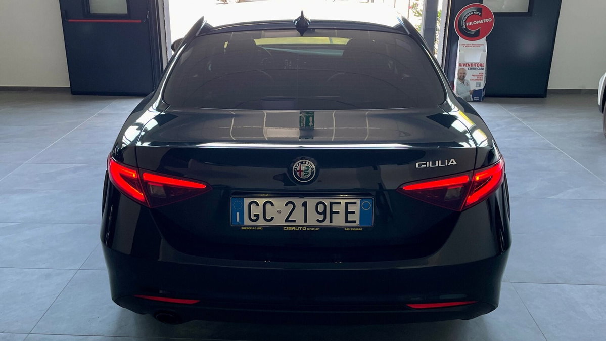 Alfa Romeo Giulia 2.2 Turbodiesel 160 CV AT8 Executive (7)