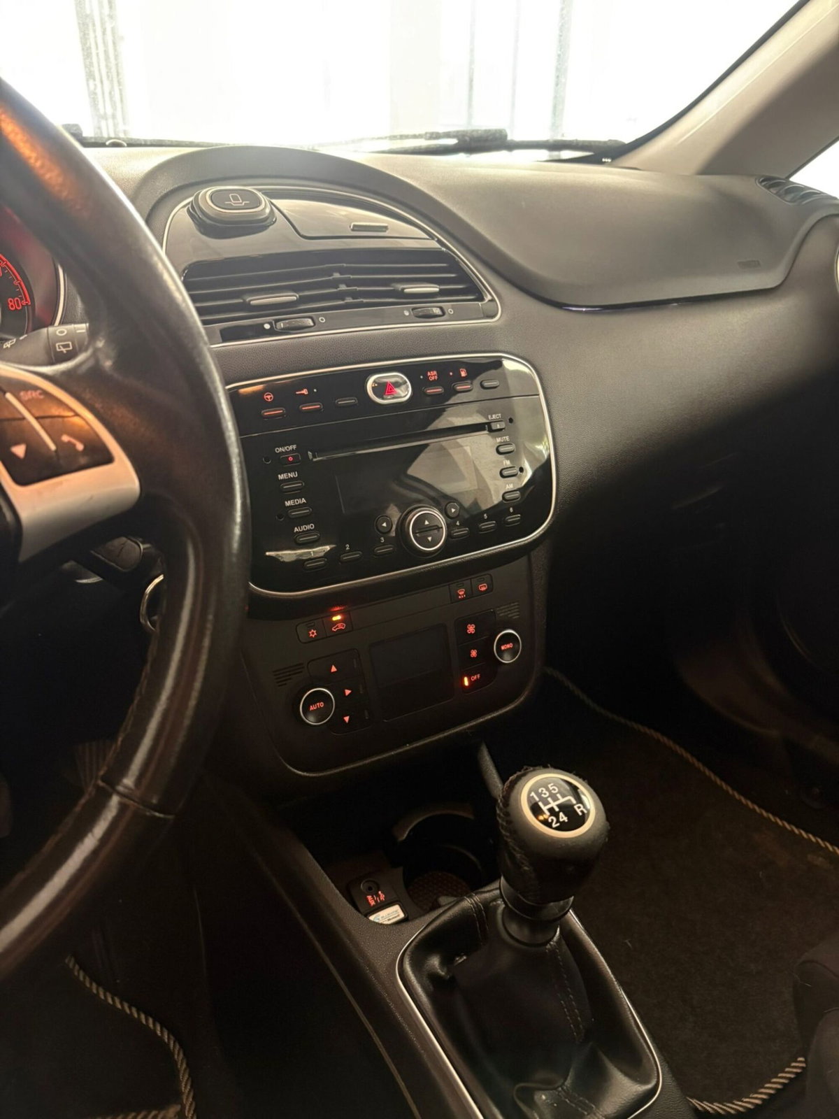 Fiat Punto 1.4 S&S 8V 3 porte Lounge (4)