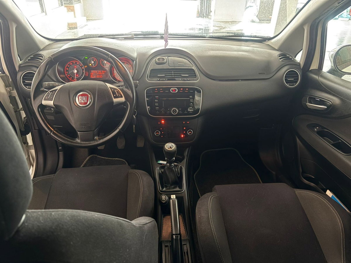 Fiat Punto 1.4 S&S 8V 3 porte Lounge (8)