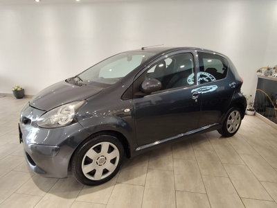 Toyota Aygo 1.0 12V VVT-i 5 porte (2)